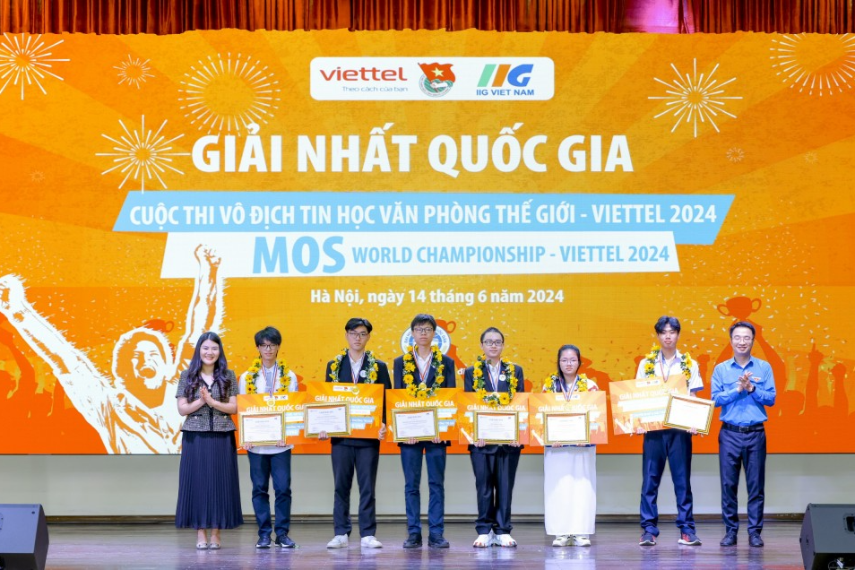 4 bạn trẻ Hà Nội giành giải Nhất “Vô địch tin học văn phòng”