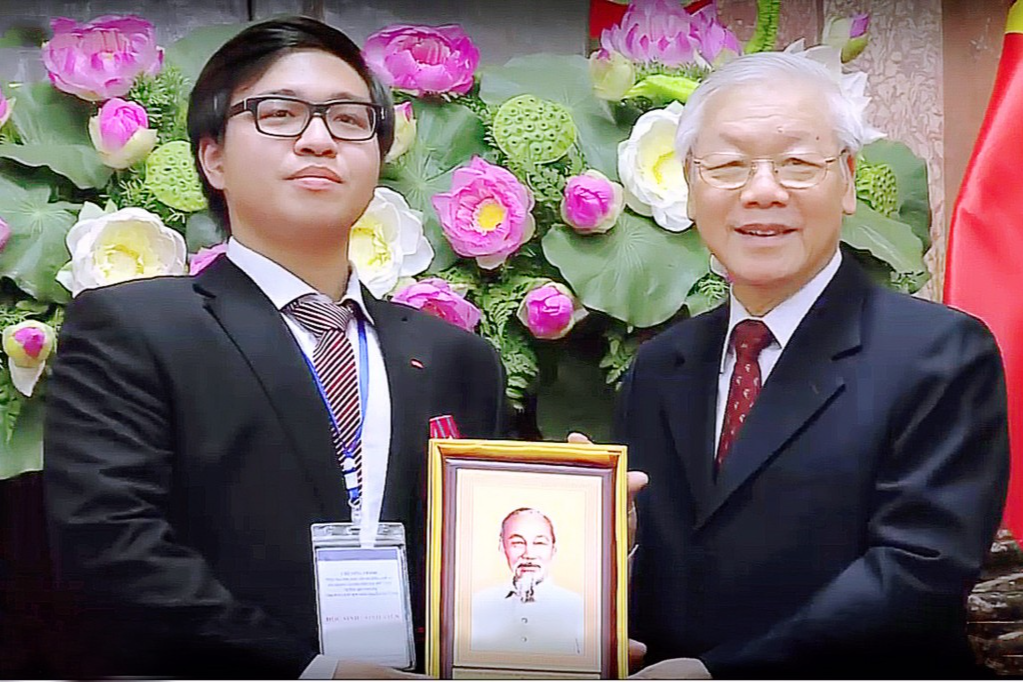 Phạm Đức Anh được Tổng Bí thư Nguyễn Phú Trọng trao tặng