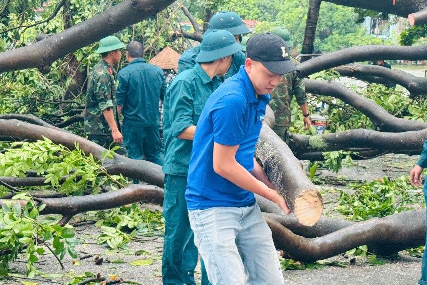 Tuổi trẻ Quốc Oai chung sức phòng, chống ngập lụt