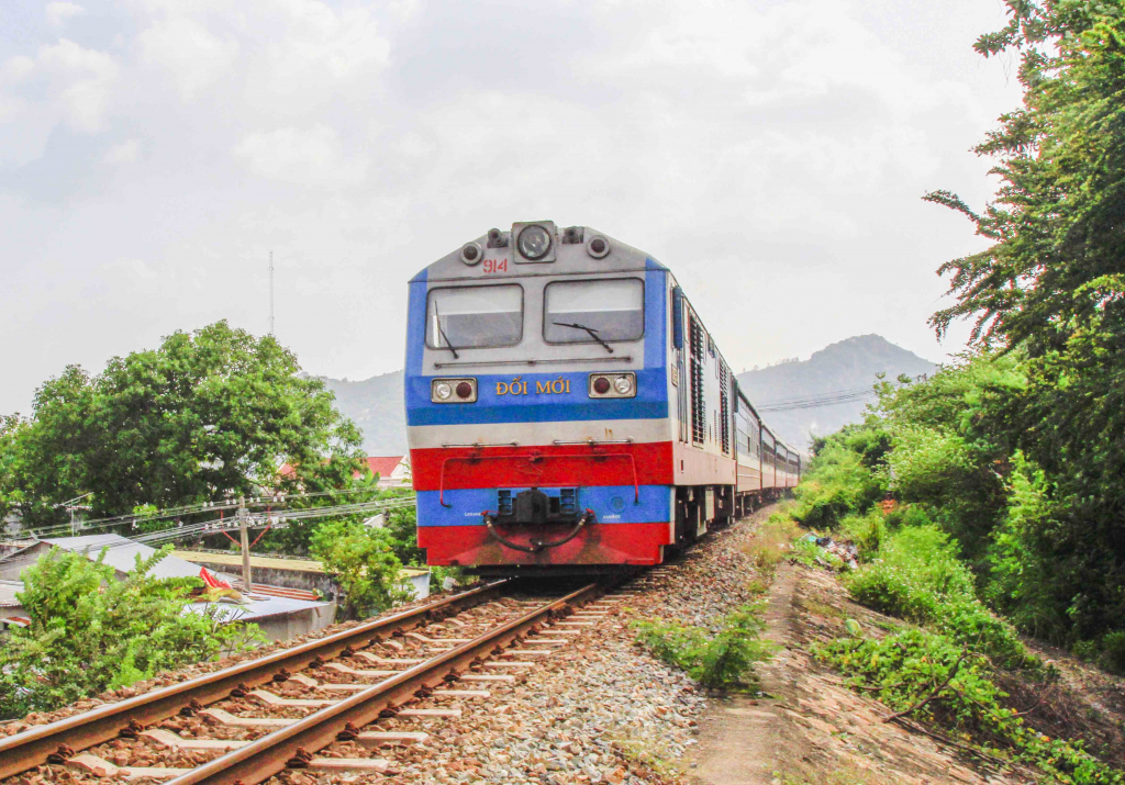 Ngành đường sắt tạm dừng chạy tàu khách Bắc-Nam