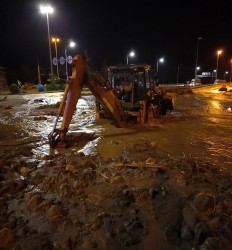 Đà Nẵng: Lũ quét bất ngờ tràn xuống, trắng đêm khơi thông hầm Hải Vân