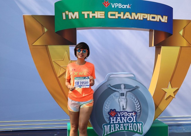 Ngắm dàn "runner" xinh đẹp tại VPBank Hanoi Marathon 2022