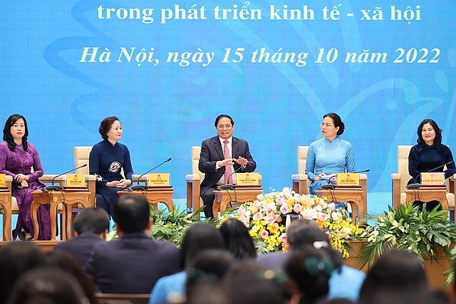 Thủ tướng Chính phủ: Nghiên cứu các chính sách đặc thù dành riêng cho phụ nữ