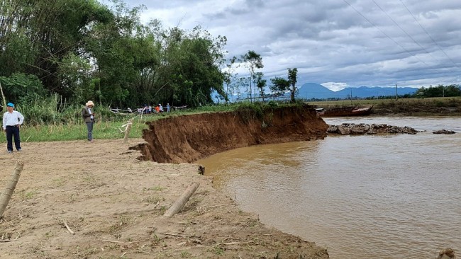 Quảng Nam: Đất canh tác trôi sông Vu Gia - Quảng Huế, người dân đứng ngồi không yên