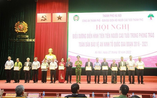 Biểu dương điển hình tiên tiến Người cao tuổi trong phong trào “Toàn dân bảo vệ an ninh Tổ quốc”