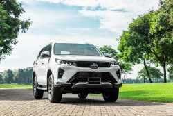 Toyota Việt Nam chính thức giới thiệu Fortuner 2022: “Lướt hành trình, đậm dấu ấn”