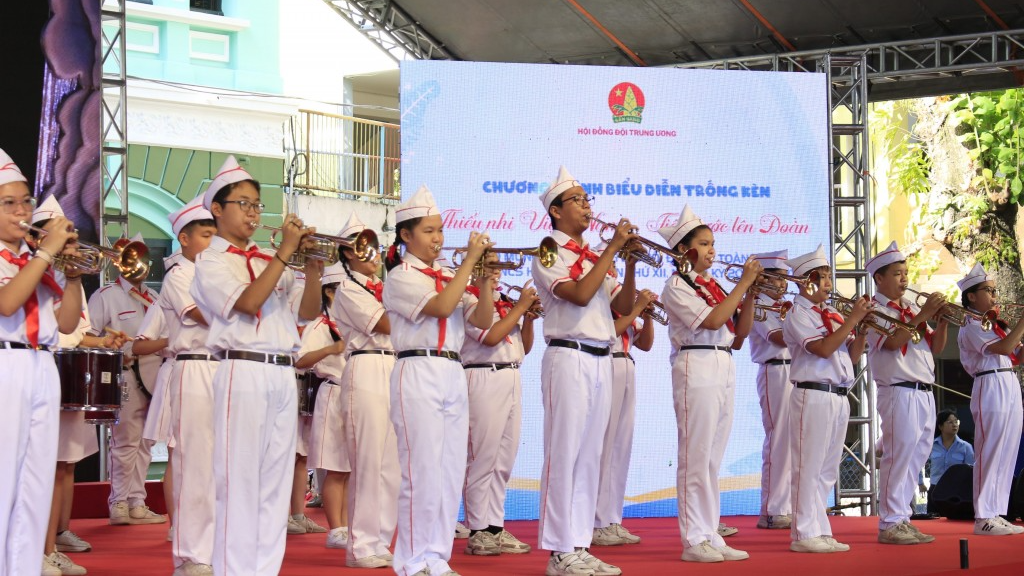 12.000 thiếu nhi tham gia biểu diễn trống kèn mừng thành công Đại hội Đoàn