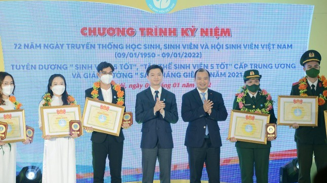 Tuyên dương 189  cá nhân đạt danh hiệu “Sinh viên 5 tốt” và “Sao Tháng Giêng”