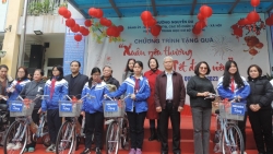 Mang “Xuân yêu thương – Tết đoàn viên” đến học sinh hoàn cảnh khó khăn