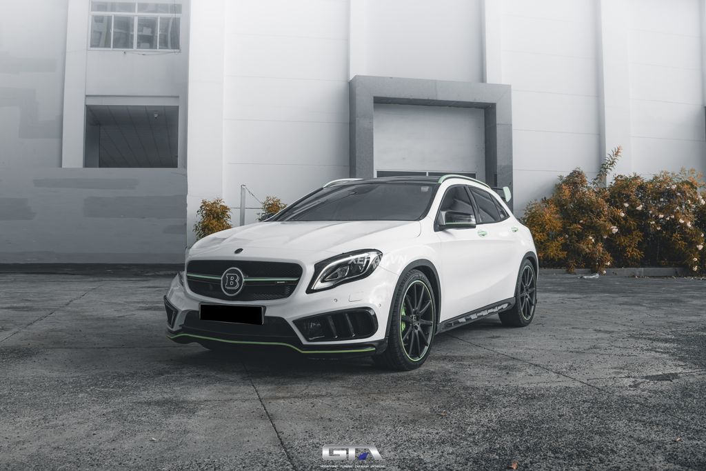 Sài Gòn: Cận cảnh Mercedes-AMG GLA 45 với gói độ Brabus 700 “cực ngầu”