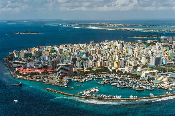 Maldives có 99% là biển, tại sao rất ít thanh thiếu niên biết bơi?