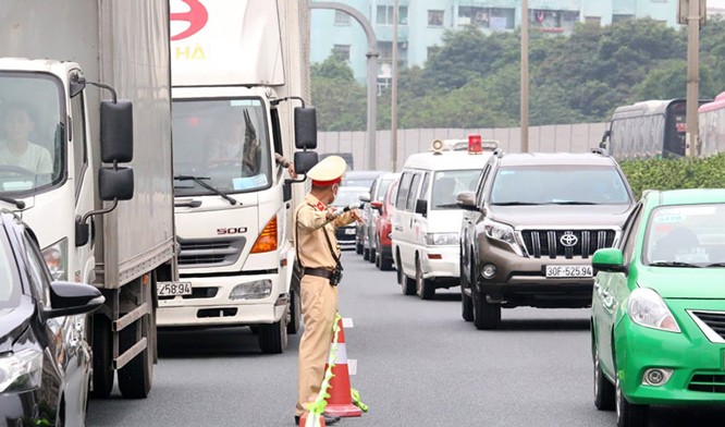 Hà Nội: Thí điểm tổ chức giao thông tại 2 nút giao trên địa bàn quận Long Biên