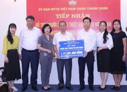 Quận Ba Đình trao hơn 1,1 tỷ đồng hỗ trợ nạn nhân vụ cháy chung cư mini