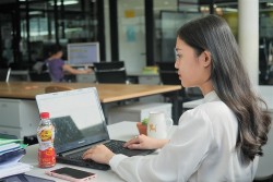 Gen Z đang sống “toàn thời gian” bởi áp lực thành công, kiếm nhiều tiền, có cuộc sống mơ ước