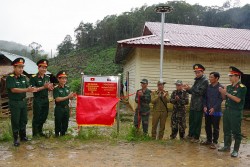 Quảng Nam: Tặng công trình chiếu sáng cho tỉnh Sê Kông