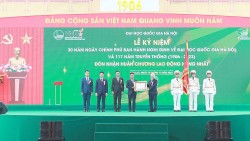 Đại học Quốc gia Hà Nội đón nhận Huân chương Lao động hạng Nhất