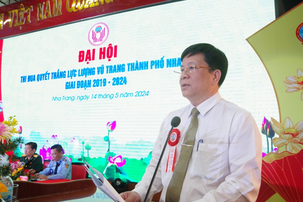 ông  Hồ Văn Mừng - Ủy viên dự khuyết Trung ương Đảng, Bí thư Thành ủy Nha Trang phát biểu tại Đại hội (Ảnh: Tuổi trẻ Khánh Hòa)