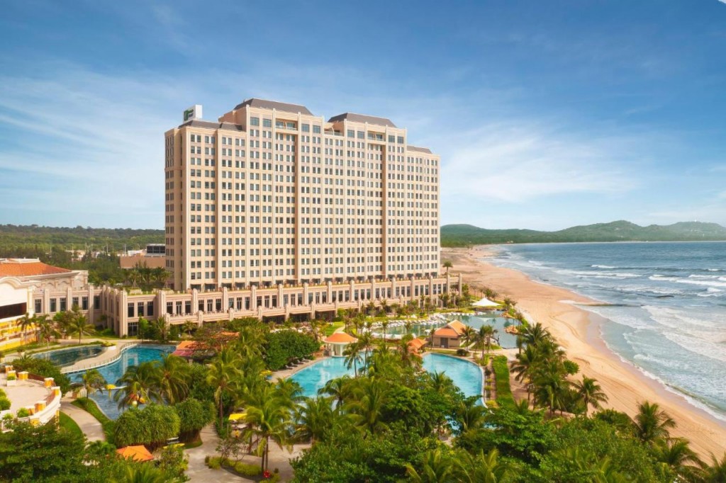 1. Holiday Inn Resort Ho Tram Beach