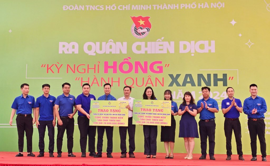 Thành đoàn Hà Nội phối hợp trao tặng công trình sân chơi thiếu nhi tại chương trình