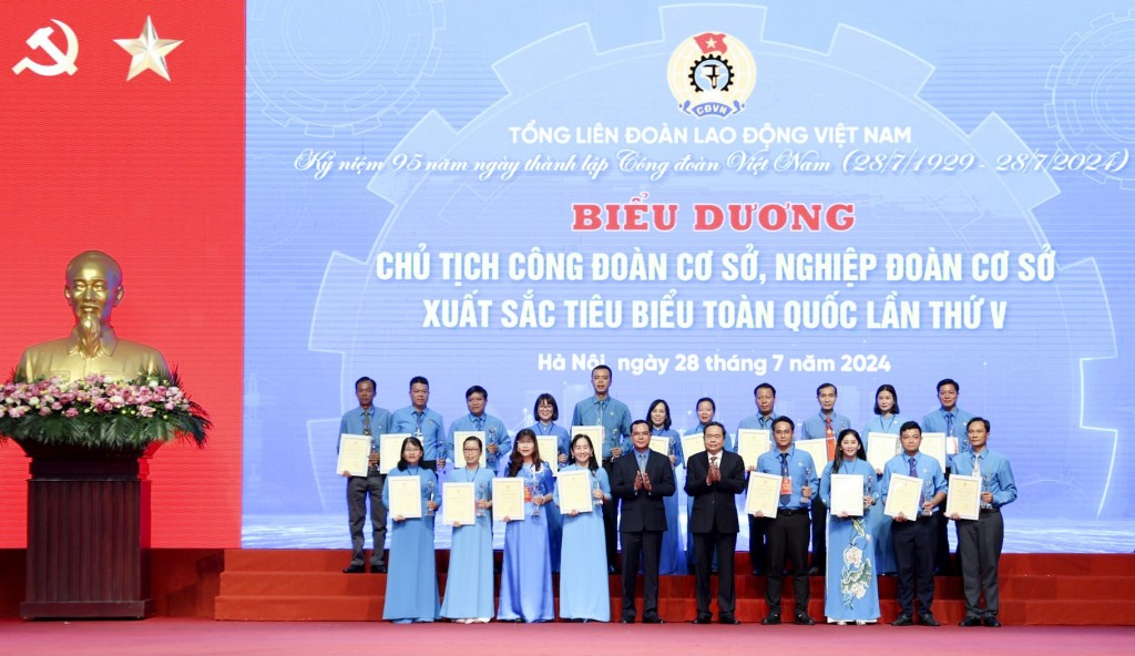 Tổ chức Công đoàn Việt Nam: “Điểm tựa” vững vàng của người lao động