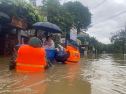 Thừa Thiên-Huế: Dự trữ hàng trăm tấn lương thực trước mùa mưa bão