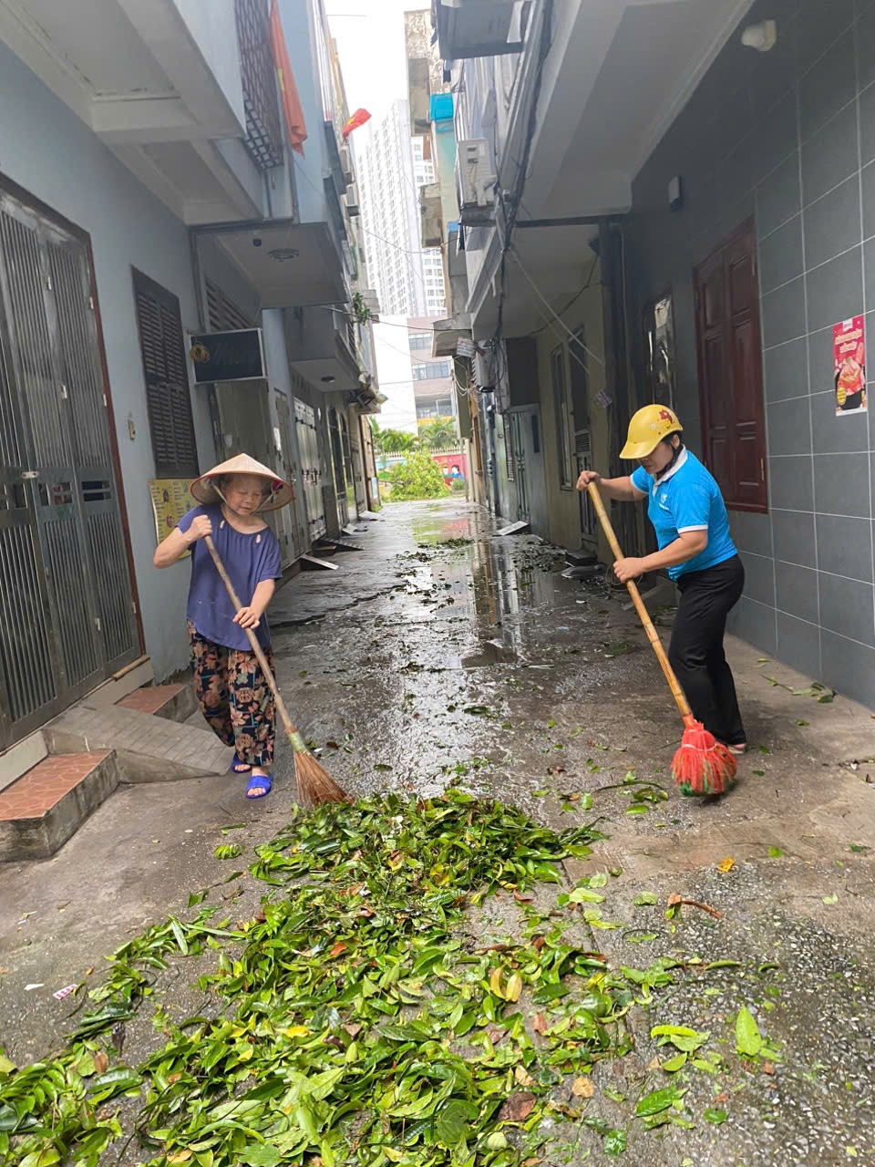 Quận Hoàng Mai nhanh chóng khắc phục hậu quả sau bão