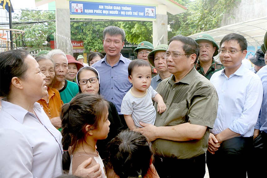 Thủ tướng thăm điểm trường, nơi tránh trú của 170 người dân