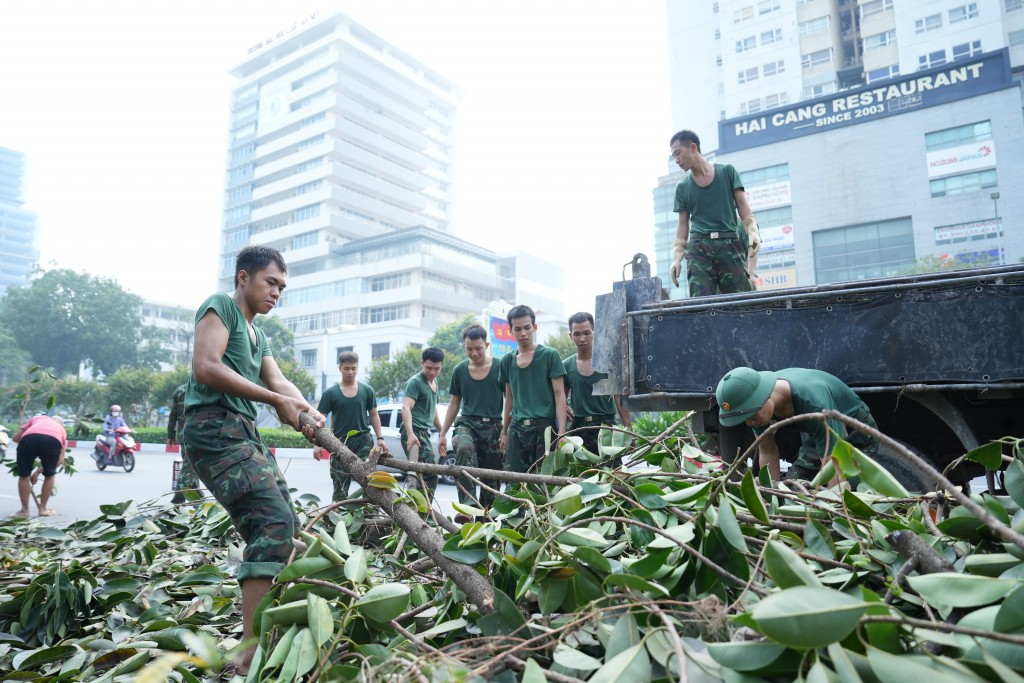 Tuổi trẻ Đống Đa chung sức tái thiết thành phố sau bão