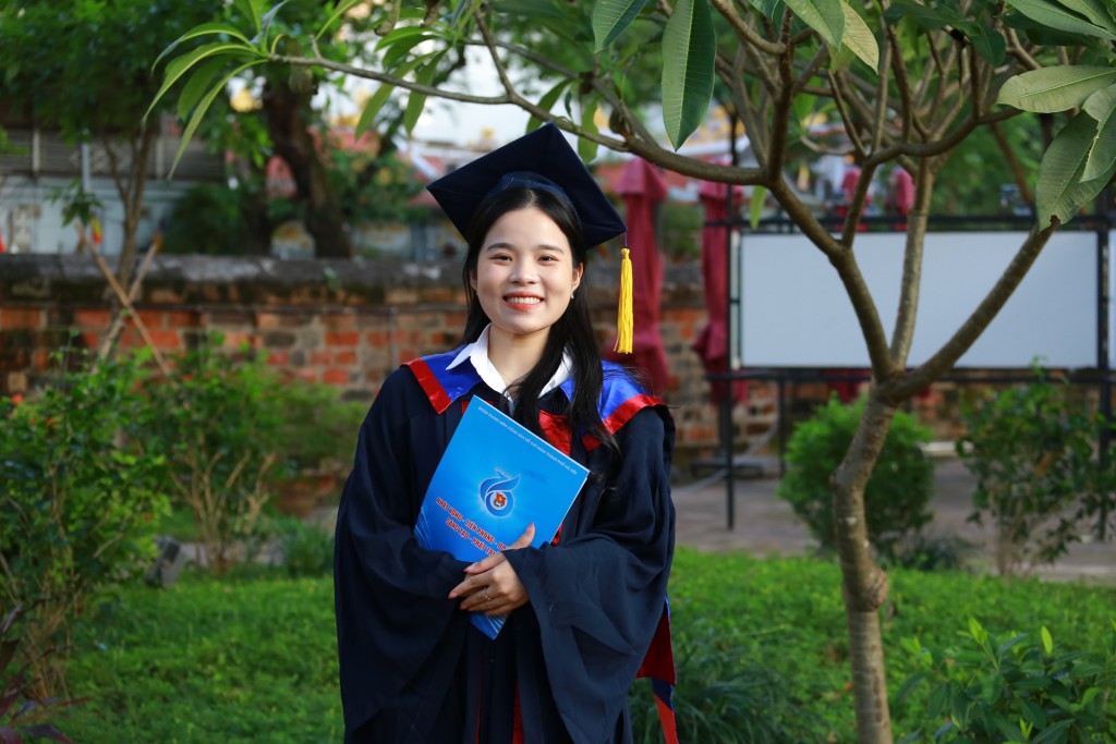 Vũ Thu Hằng, thủ khoa xuất sắc trường Đại học Ngoại ngữ, trường Đại học Quốc gia Hà Nội