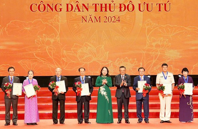 Hà Nội vinh danh "Công dân Thủ đô ưu tú", điển hình tiên tiến