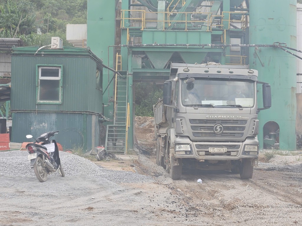 Bình Định: Trạm trộn bê tông chưa đủ điều kiện vẫn hoạt động