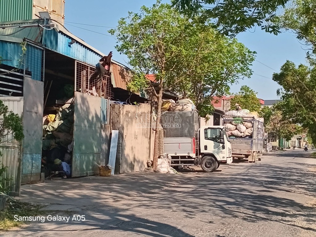 Hải Dương: Kho phế liệu nguy cơ cháy "tọa lạc" trong khu dân cư