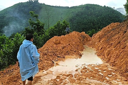 Quảng Nam mưa lớn nguy cơ ngập lụt và sạt lở gia tăng