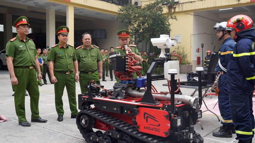 Ra mắt Tổ Cảnh sát chữa cháy, cứu nạn đặc biệt tinh nhuệ