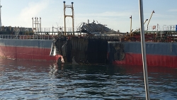 Video cận cảnh vụ nổ tàu chở dầu trên vùng biển Quảng Ngãi