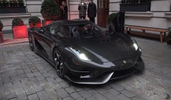 Chiêm ngưỡng Koenigsegg Regera “bằng xương bằng thịt” với lớp hoàn thiện bằng sợi carbon tuyệt đẹp