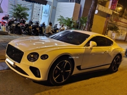 Sài Gòn: "Tóm gọn" Bentley Continental GT V8 “thả dáng” trên phố