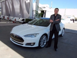 Tesla chấp nhận việc mua xe điện của hãng bằng tiền điện tử Bitcoin