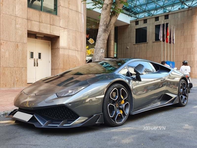 Cận cảnh chiếc Lamborghini Huracan hiếm hoi còn giữ màu sơn xám nguyên bản tại Việt Nam