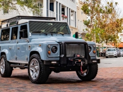 Phục chế Land Rover Defender theo phong cách cổ điển với hệ truyền động điện của Tesla