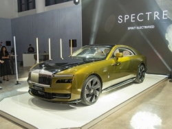 Xe điện Rolls-Royce Spectre bị triệu hồi do lỗi có thể gây cháy