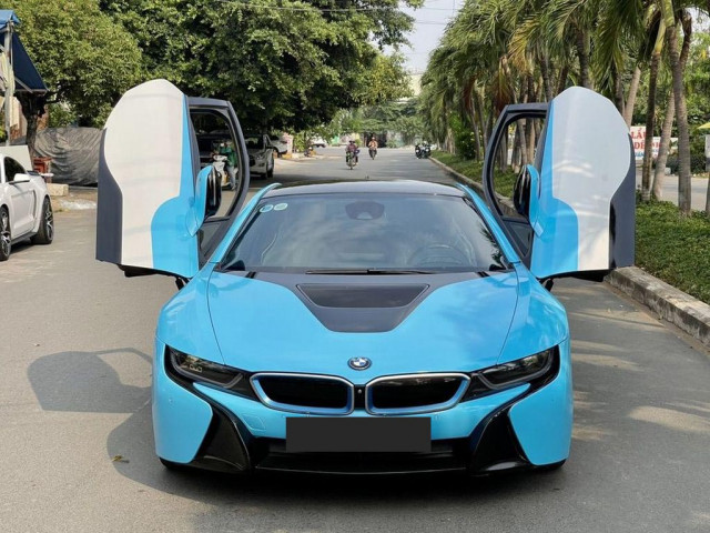 BMW i8 lên sàn xe cũ, giá rao bán 2,5 tỷ đồng