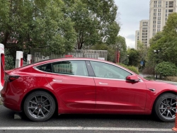 Chủ sở hữu Tesla bị tính phí sạc điện hơn 13,9 tỷ VNĐ vì lỗi phần mềm