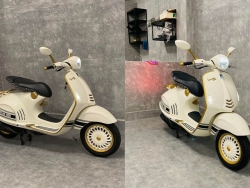 Hotgirl 9X Cần Thơ đập hộp “siêu phẩm” Vespa 946 Christian Dior giá hơn 1 tỷ VNĐ