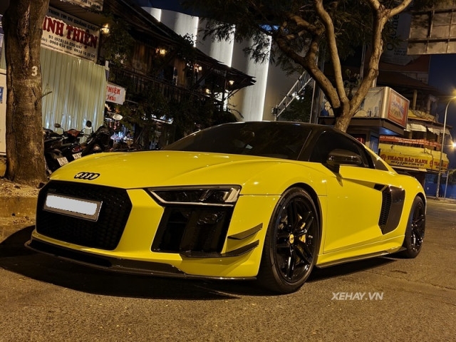 Sài Gòn: Bắt gặp siêu xe Audi R8 trên đường phố, nổi bật là bộ cánh màu vàng tươi