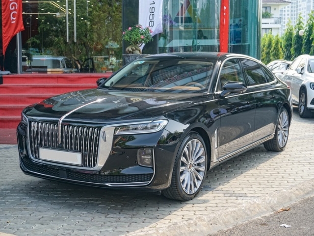 Hongqi H9 trị giá hơn 2,4 tỷ đồng xuất hiện trên đường phố Sài Gòn