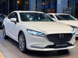 Mazda6 giảm giá kỷ lục tới 85 triệu đồng, bản thấp nhất chỉ còn 744 triệu đồng