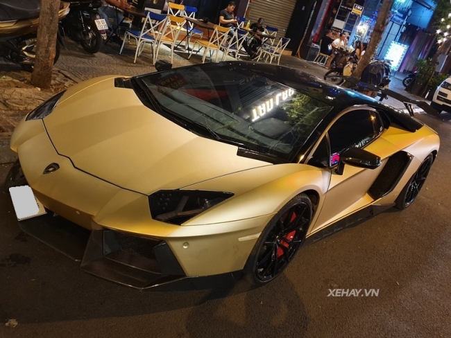 Lamborghini Aventador của đại gia lan Hòa Bình "lột xác" với bộ cánh màu vàng nhám mới