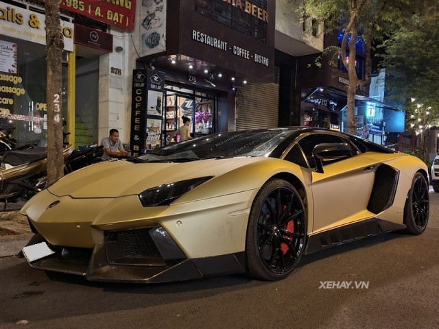 "Chia tay" đại gia lan Hòa Bình, Lamborghini Aventador "lột xác" với bộ cánh màu vàng nhám mới