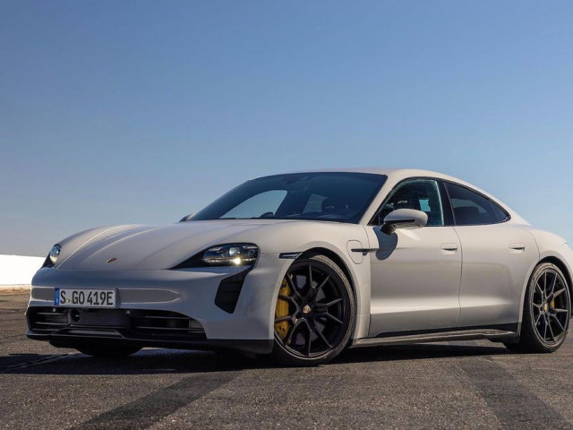 Porsche sẽ tăng giá bán xe điện trong năm 2023